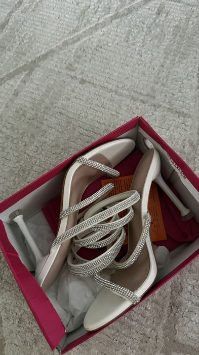 женские туфли.