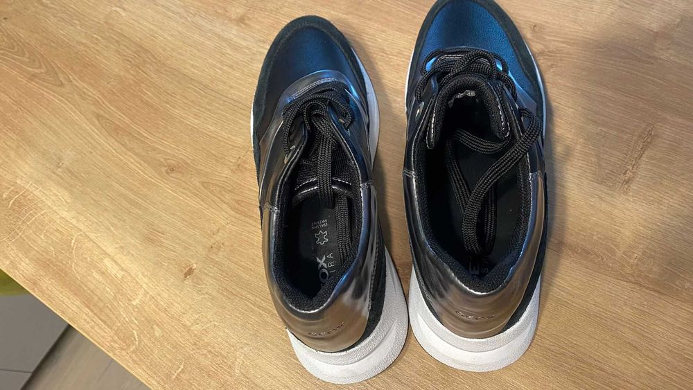 Vand sneakersi NOI de dama, Geox Respira negri, marime 37 !