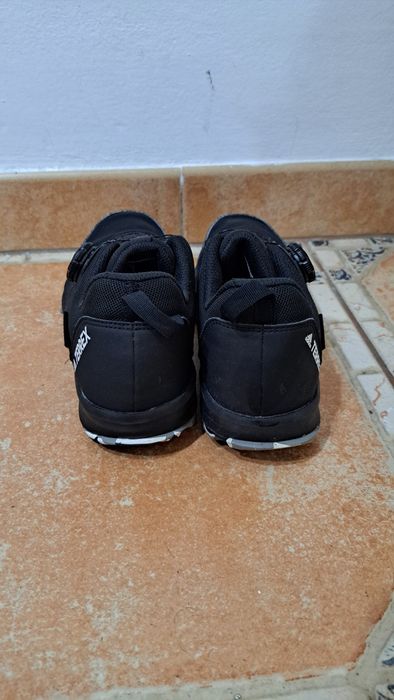 Adidas Terrex masura 37,5. Negri