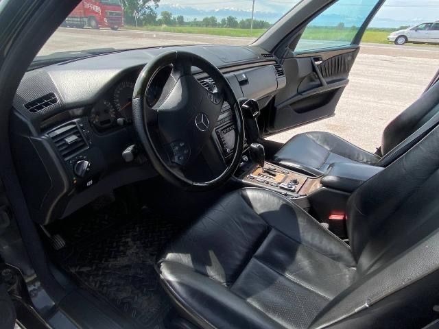Мерседес бенс w210 e320 кожанный салон 2001 года 240 лошадинных сил!!!