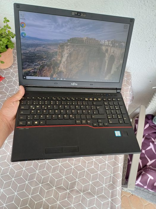 Laptop Fujitsu i7 ssd ddr4