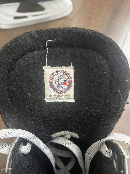 Хоккейные коньки р-р 38