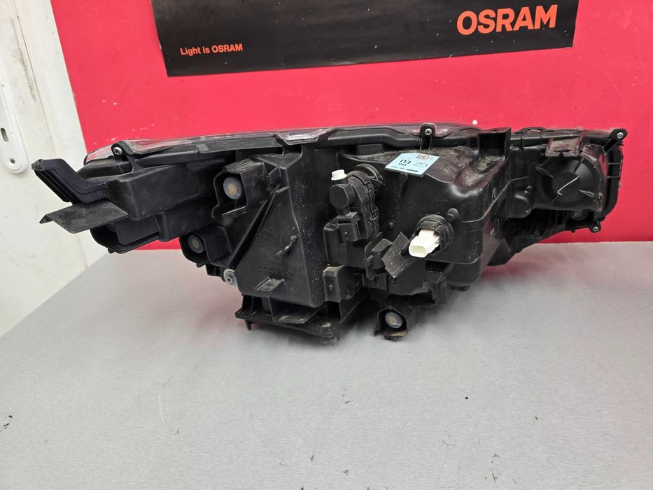Оригинален фар Тойота Ярис  Toyota Yaris Cross Led