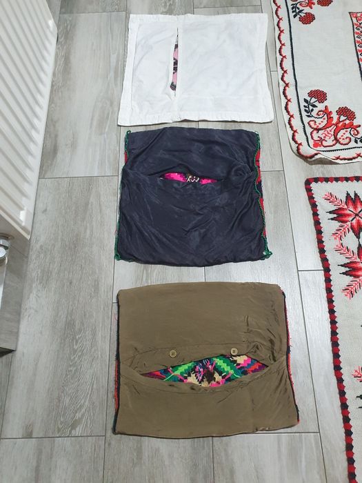 Fețe de masa și perne lucrate manual