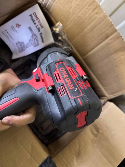 Нов безчетков ударен гайковерт ONEVAN 1/2 2800nm  две батерии зарядно
