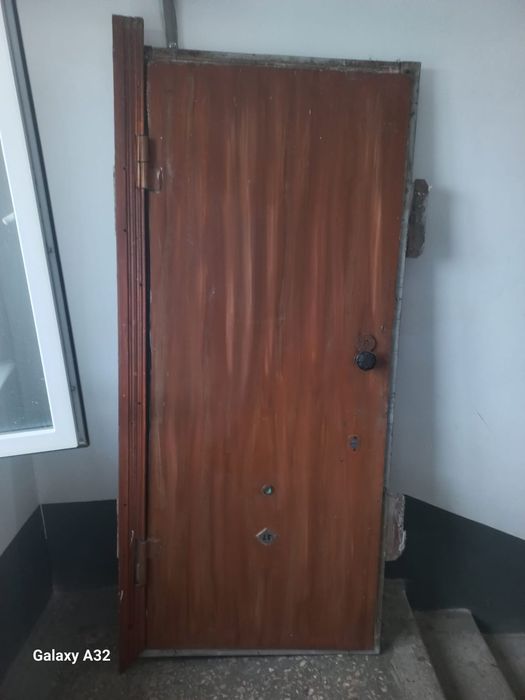 ПРОДАМ металл дверь