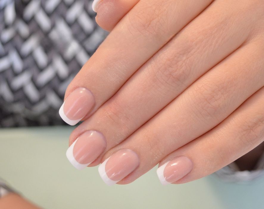 Chemarea specialistului în manichiură/pedichiură la domiciliu