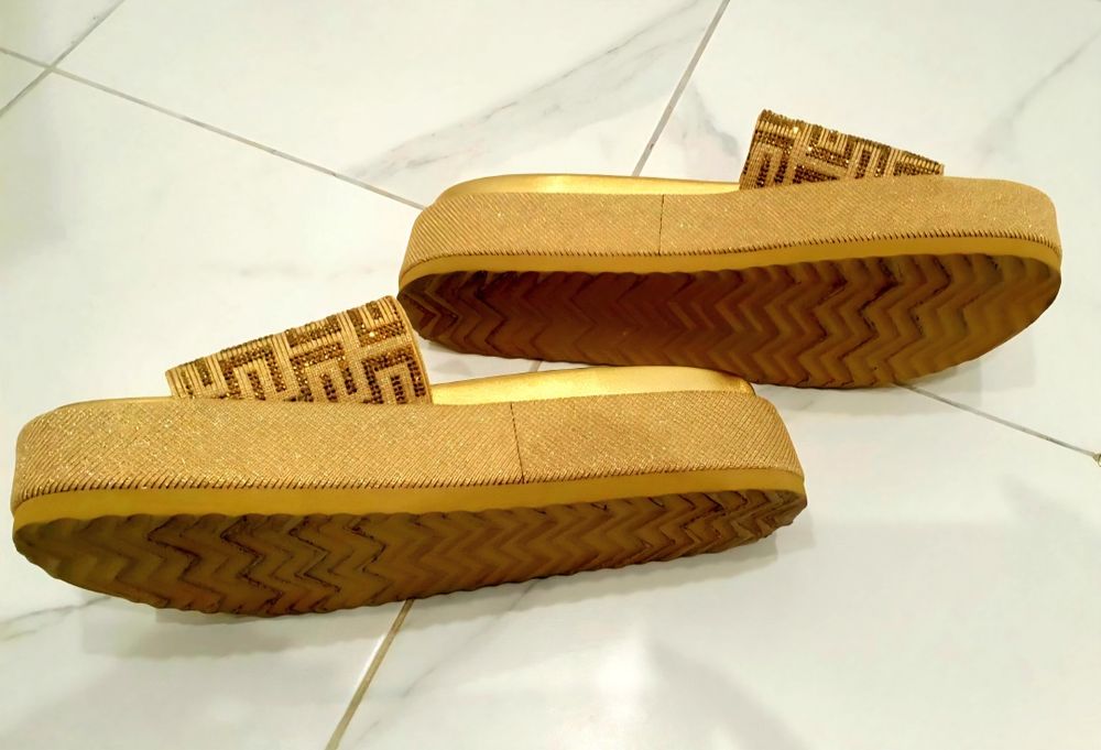 Steve Madden Дамски чехли, в златисто с платформа, номер 40