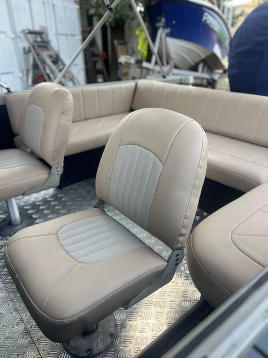 Прогулочный катер