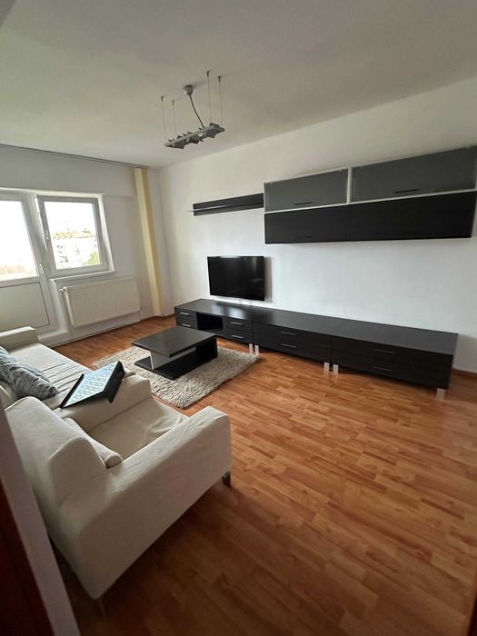 Inchiriez Apartament cu 2 camere, decomandat
