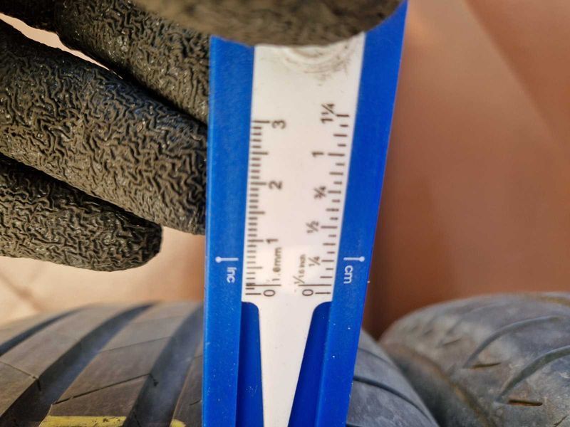 2 Bridgestone R16 195/55
летни гуми
DOT3722