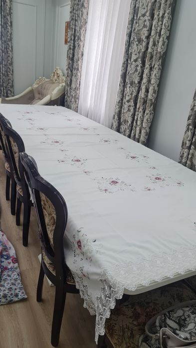 Стол для гостинной