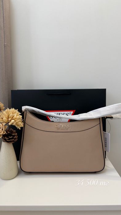 Сумочки от бренда Guess