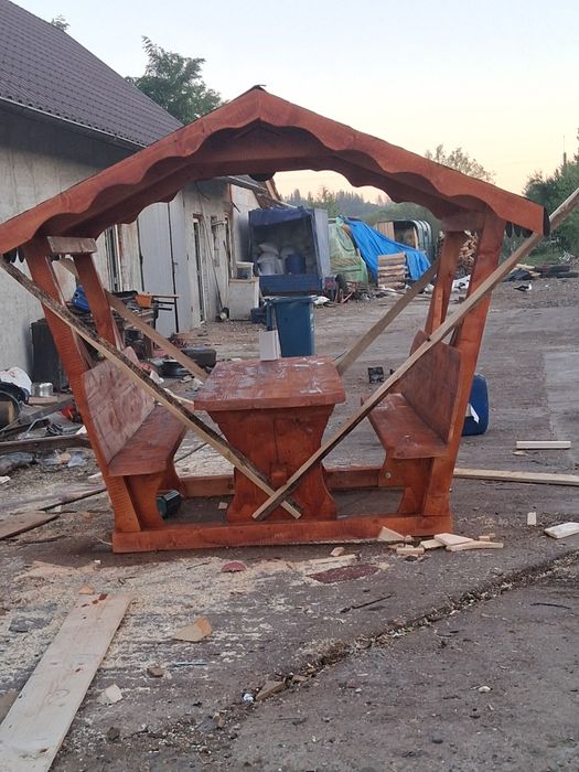 Vând foișoare și leagăne