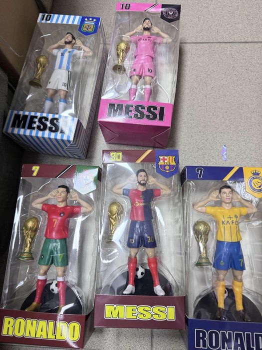 Голяма фигурка с купа 25см Роналдо/Меси, Ronaldo/Messi фигура