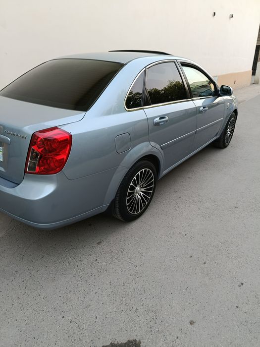 Lasetti 1.6 sotiladi