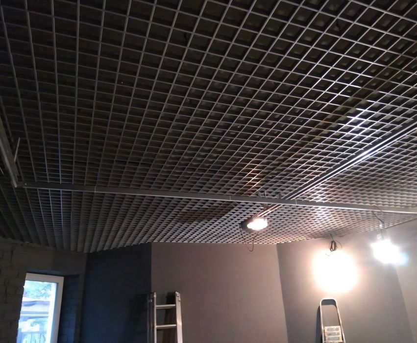 Монтаж подвесных потолков