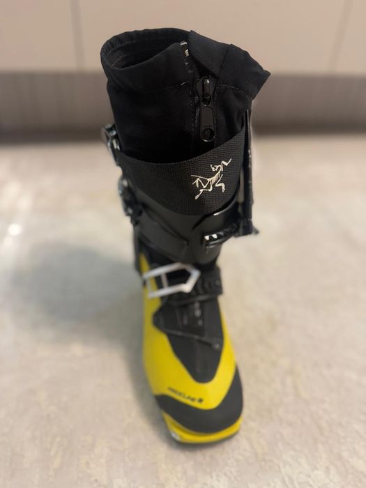 продам скитурные ботинки