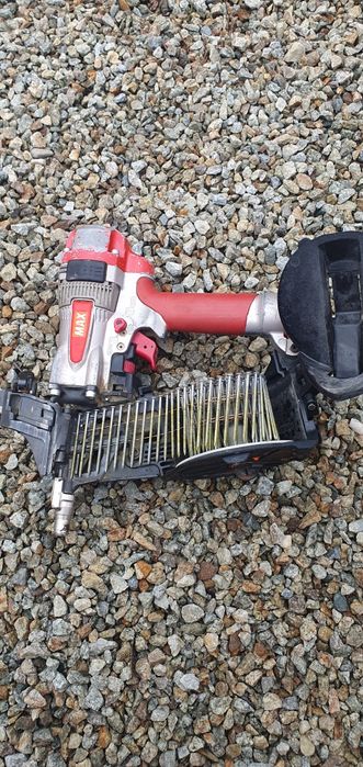 Pistol pneumatic cuie lemn Max HN65