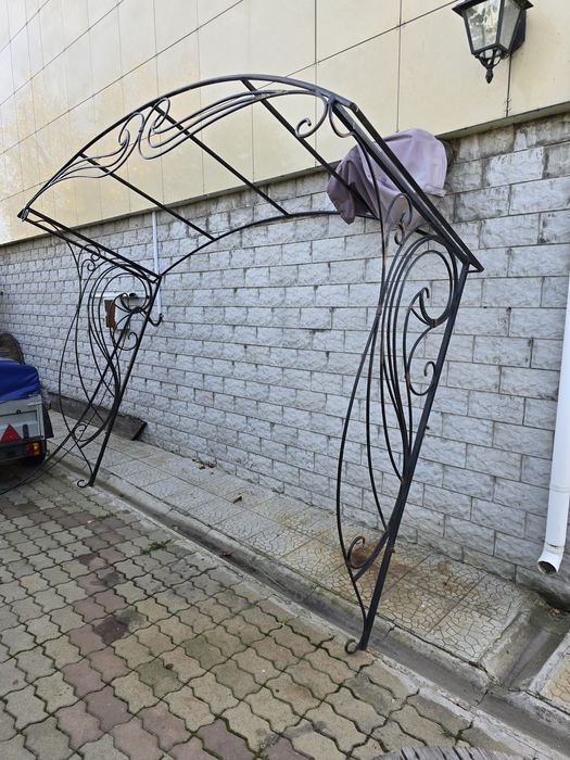 Козырёк входной группы