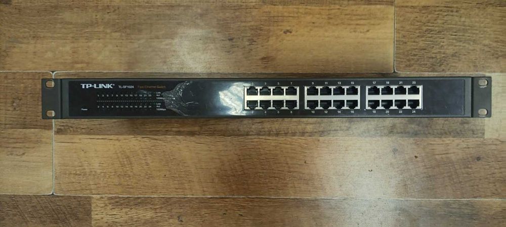 Суич TP-LINK switch TL-SF-1024