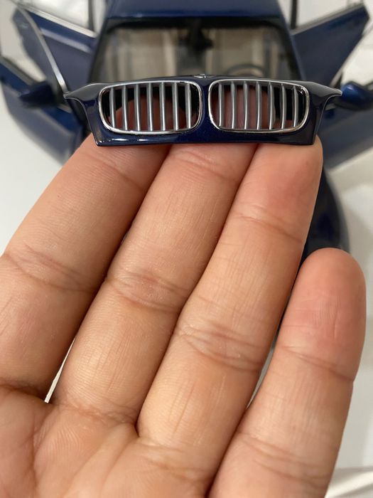 Машина от Kyosho 1/18 масштаб