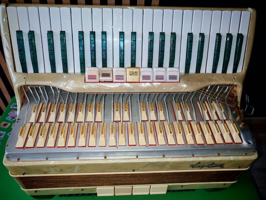 Vând sau schimb acordeon HAGSTROM CONSTELLA ||