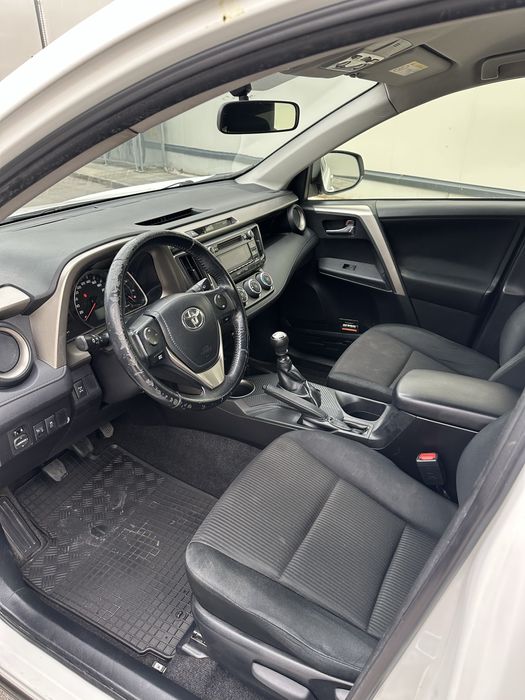 Toyota RAV4 4WD, 2015, бензин 150к.с. - реални км, 2 комплекта гуми