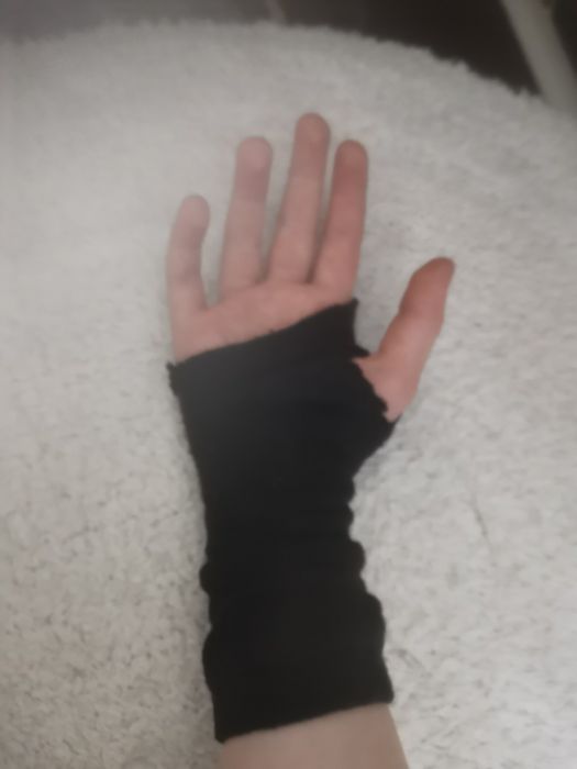 Mănuși negre, albe și multe alte culori!