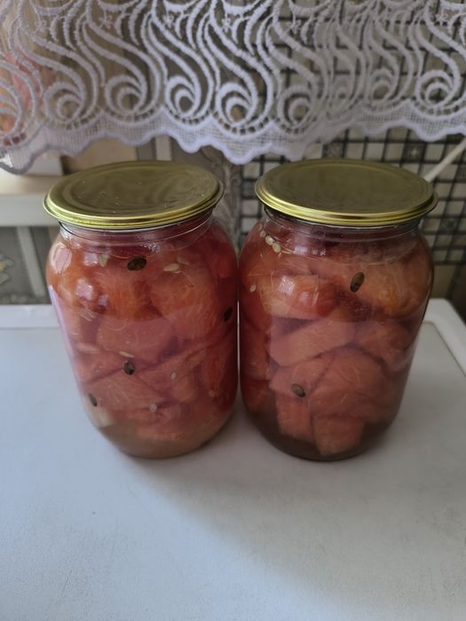 продам арбузы маринованные,вкусные,, помидоры домашние, цветок молодил