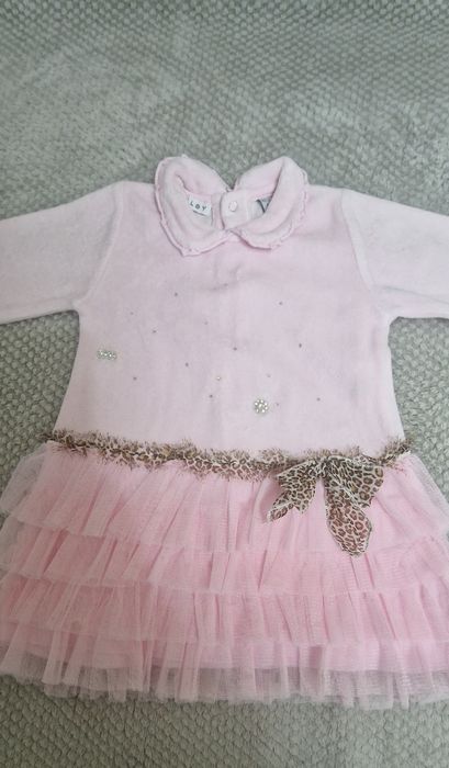 Rochita deosebita din catifea cu volanase 6 luni