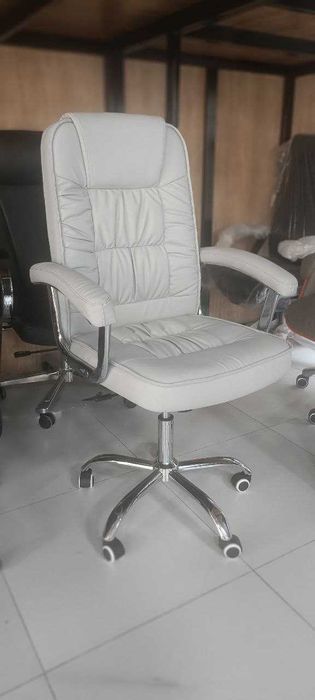 Кресло для  офиса и дома - LEO