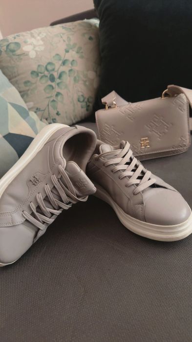 Tommy hilfiger чанта и обувки