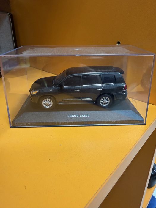 Масштабная модель Lexus 570  1/43