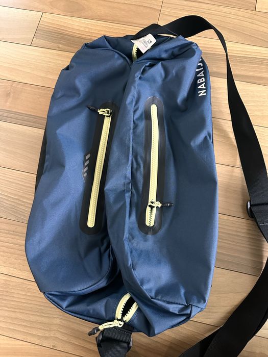 DECATHLON САК ЗА ПЛУВНА ЕКИПИРОВКА DUFFLE 27 Л, С 3 ОТДЕЛЕНИЯ, СИНЬО/ЧЕРНО
