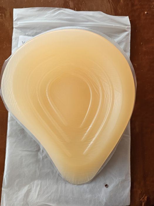 Porno tomosha qiling, juftliklarga minat va cunilingus yaladi.