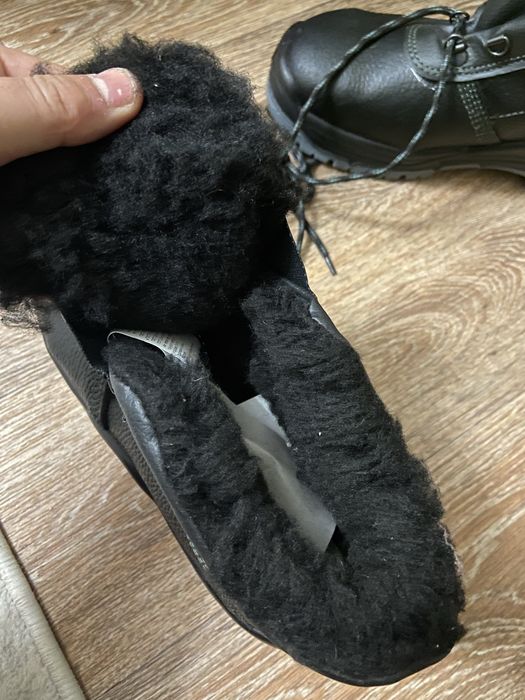 Продам спец обувь 42 размер