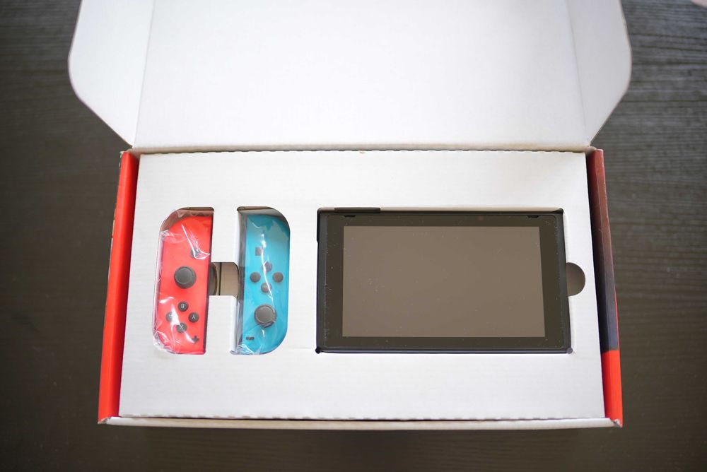 Nintendo Switch + Original Box