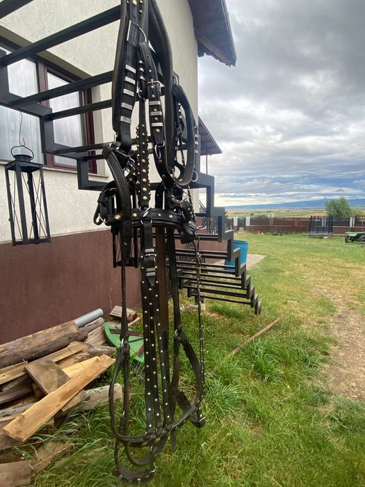 Vand ham ca nou foarte puțin folosit