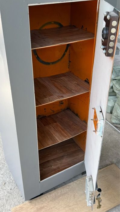 Продам Металический сейф