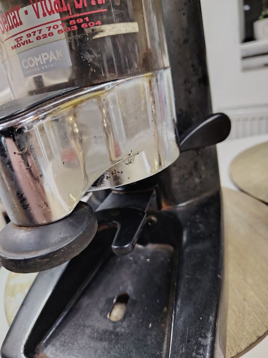 Râșniță de cafea profesională Compak K6 . Perfect funcționala.
