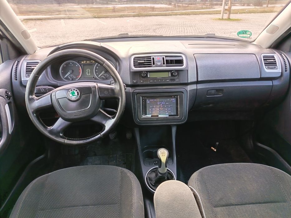 Vând Skoda fabia 2010