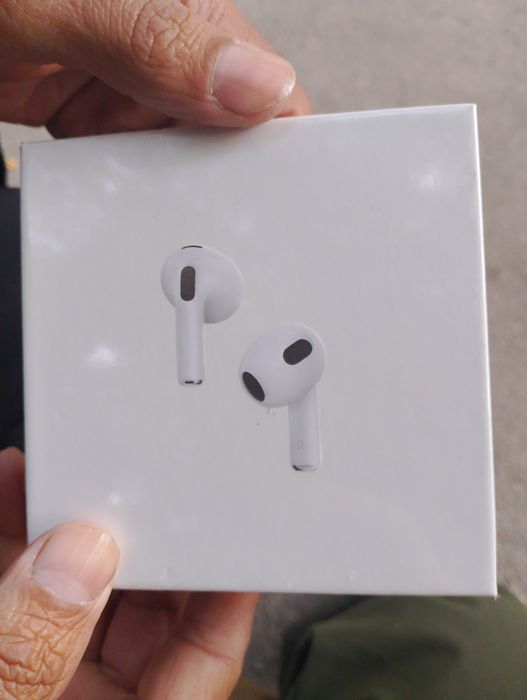 Наушники AirPods