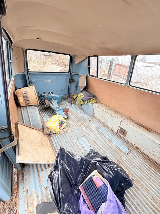 ретро автомобиль barkas b1000