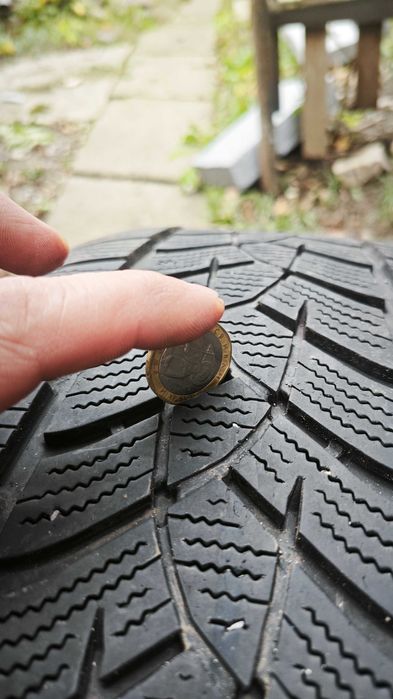 215 50 19 Goodyear Ultra Grip Performance + EV