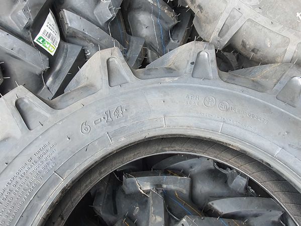 cauciucuri noi 6-14 cu crampoane inalte pentru iseki sau kubota CTS1