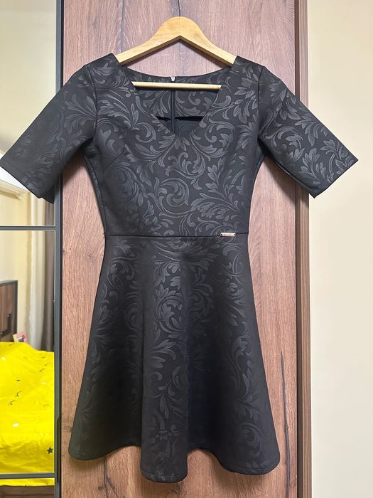 Официална черна рокля