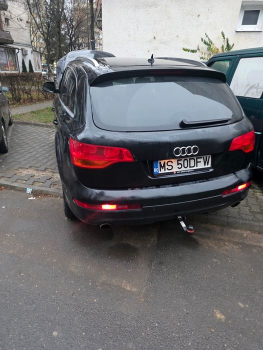 Vand Q7 /cauciucuri noi de iarna, stare buna