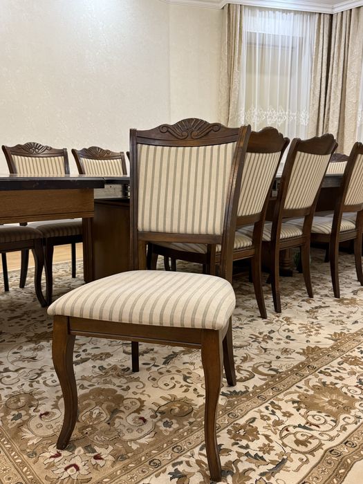 Гостевой стол и стулья