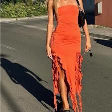 Нова рокля Bershka с волани